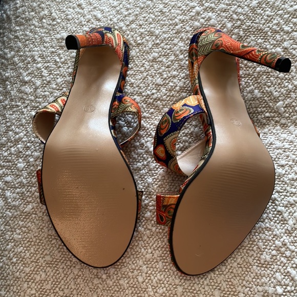 orange paisley pumps - Picture 2 of 2